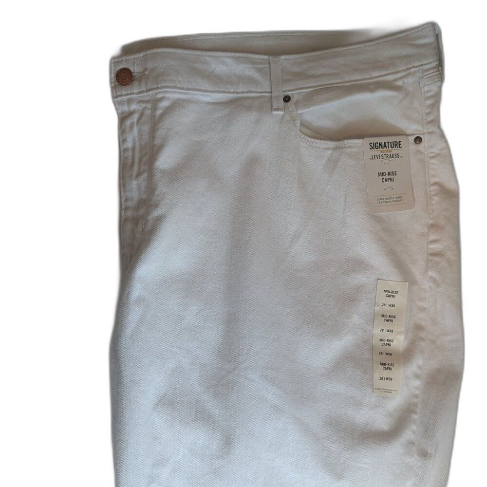 Women's Mid-Rise Capri -Signature Gold Levi Straus- White Size 28/W39 - Picture 6 of 7